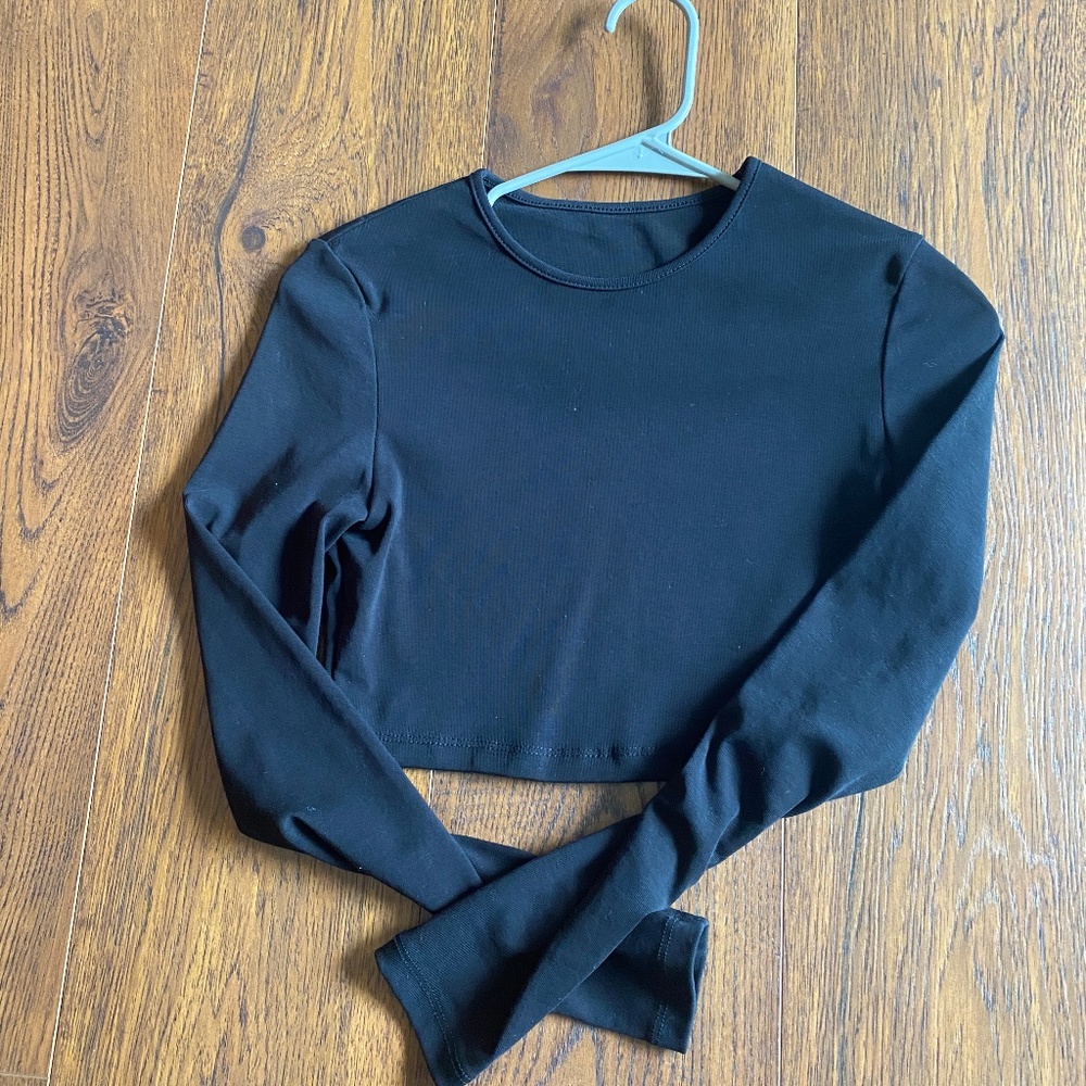 Long Sleeve Crop-Top